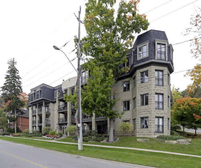 200 Collier St in Barrie, ON - Building Photo - Primary Photo