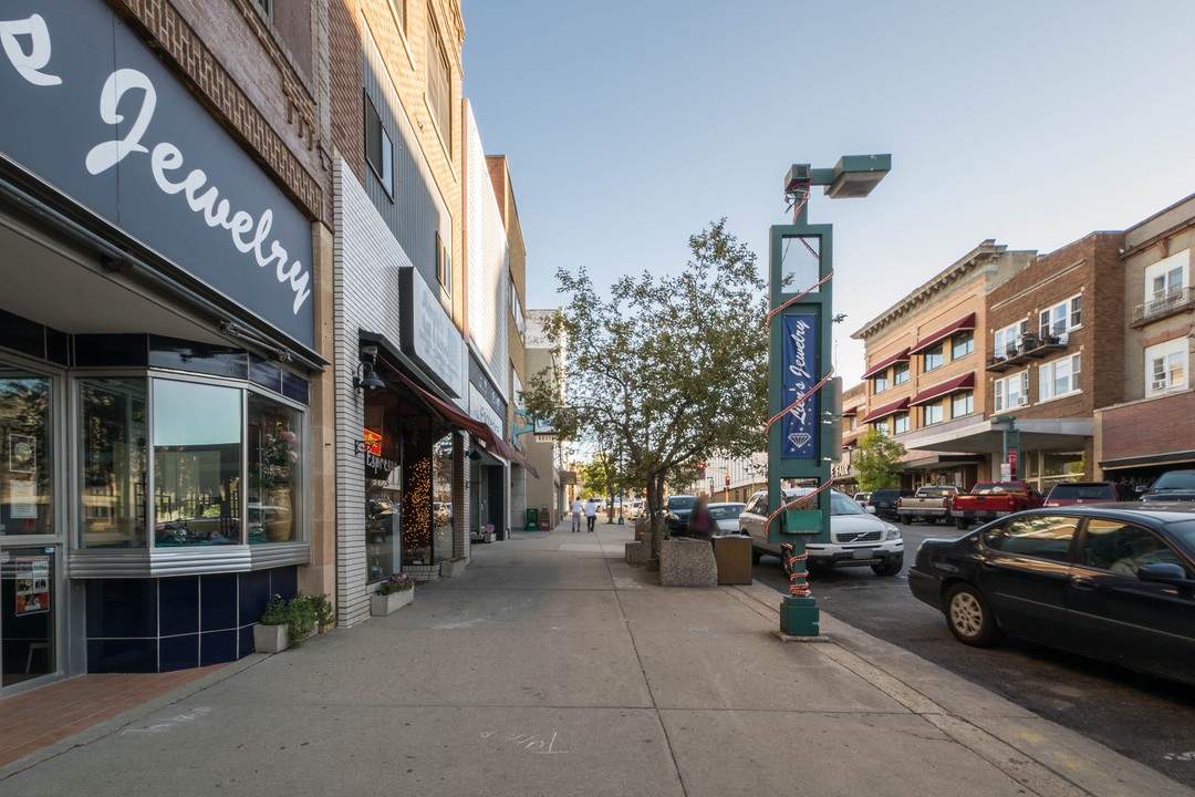 107 Main St S in Minot, ND - Building Photo