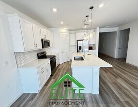3266 Vallonea St in Manteca, CA - Building Photo - Building Photo