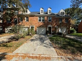 610 Guy Ln in Newport News, VA - Building Photo