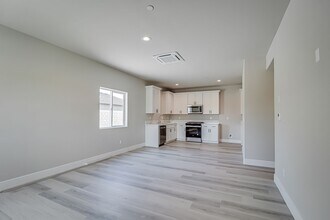 5216 Hawkwatch Ln in Bakersfield, CA - Building Photo - Building Photo