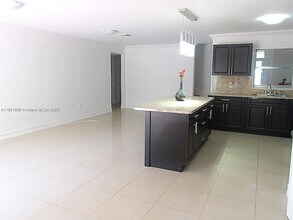 7327 Pepper Pike Dr in Hialeah, FL - Building Photo - Building Photo