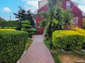 440 Hillcrest Pl in Palisades Park, NJ - Foto de edificio - Building Photo