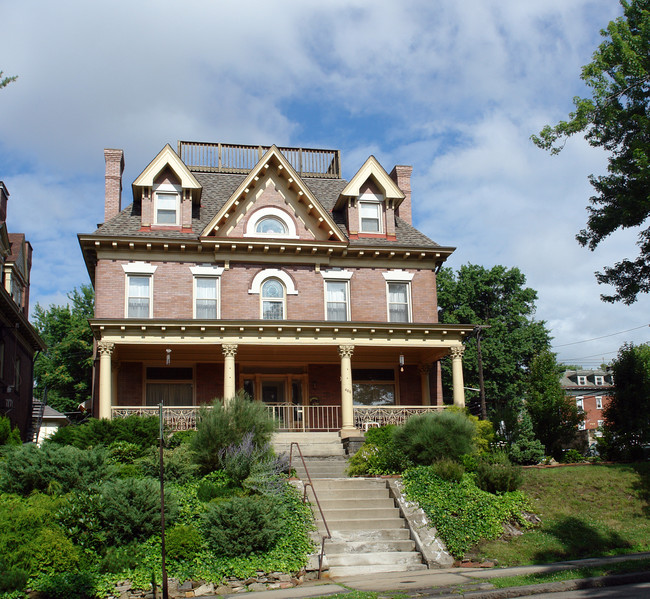 400 S Graham St in Pittsburgh, PA - Building Photo - Building Photo