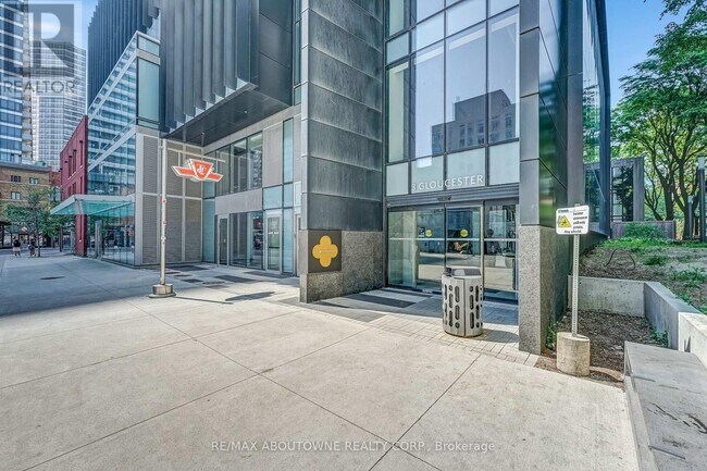 3-1803 Gloucester St in Toronto, ON - Building Photo - Building Photo