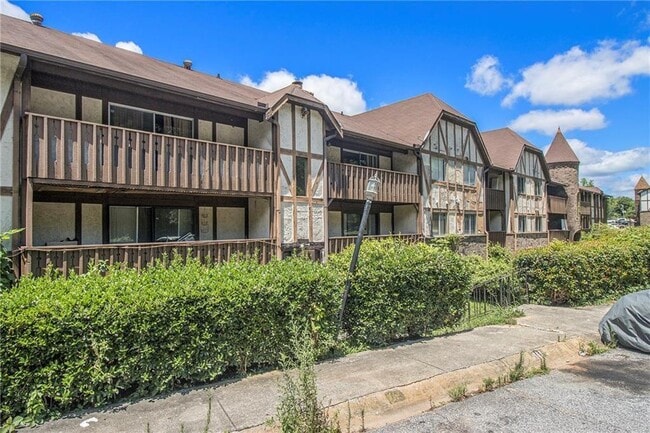 property at 112 Camelot Dr