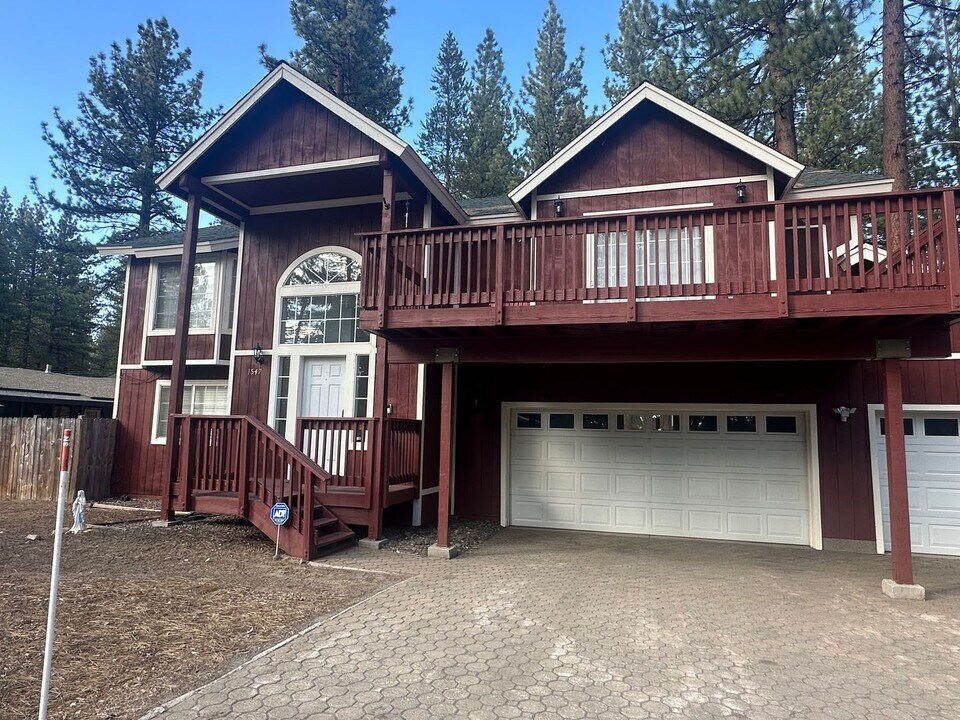 1547 Black Bart Ave in South Lake Tahoe, CA - Building Photo