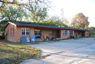 2215 Jb Jackson Jr Blvd in Dallas, TX - Building Photo - Building Photo
