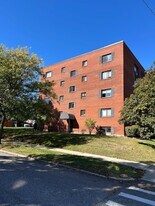 Hilltop Garden Apartments in Holyoke, MA - Building Photo