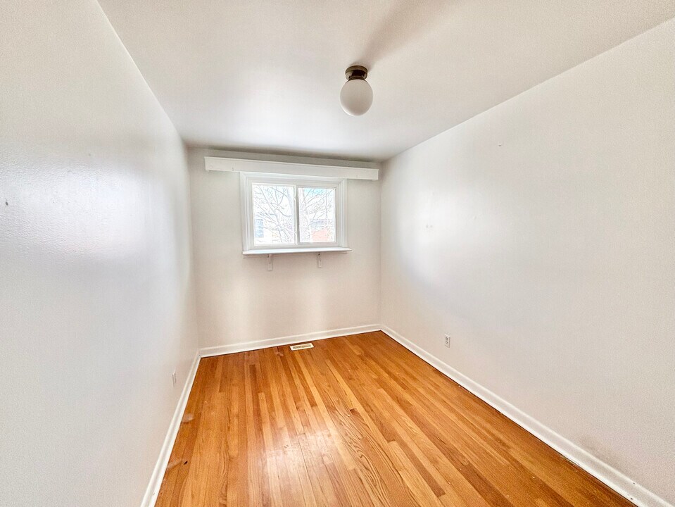 839 Maplewood Ave in Ottawa, ON - Building Photo