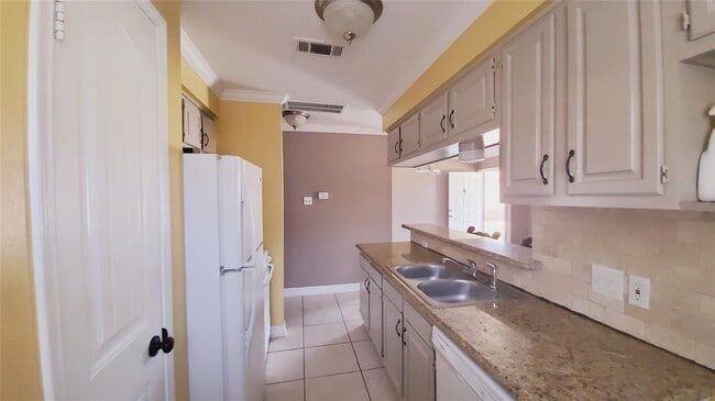 6358 Crestside Dr in Pasadena, TX - Building Photo - Building Photo