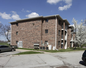 BriarPark Apartments in Omaha, NE - Foto de edificio - Building Photo