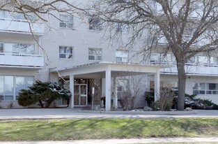 1265 Sixth Line in Oakville, ON - Building Photo