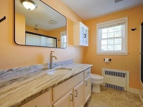7 Madden Ave in Milford, MA - Foto de edificio - Building Photo