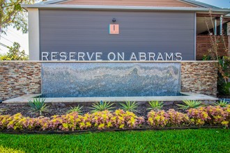 Reserve on Abrams in Dallas, TX - Building Photo - Building Photo