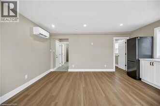 1466 Main St E in Hamilton, ON - Building Photo - Building Photo