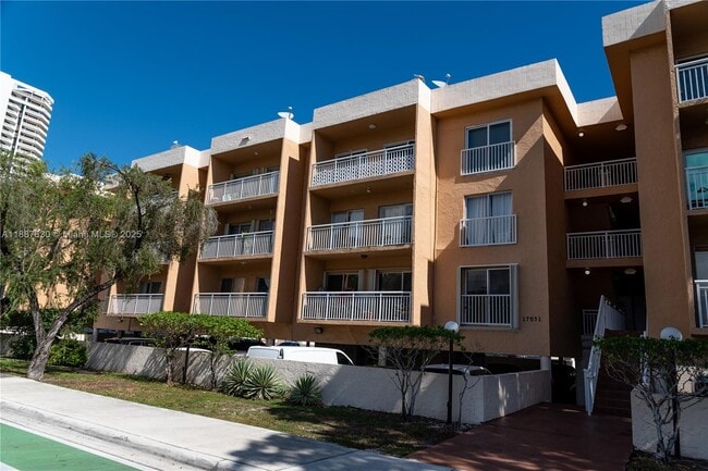 17051 NE 35th Ave in Miami, FL - Building Photo - Building Photo