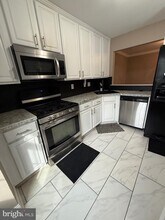 445 Atlanta Court in Washington Township, NJ - Foto de edificio - Building Photo