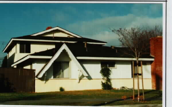 17121 Oak Ln in Huntington Beach, CA - Foto de edificio - Building Photo