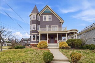 135 Columbia Ave in Cranston, RI - Building Photo