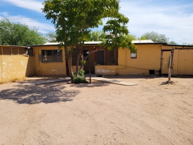 property at 461 W Thurber Rd
