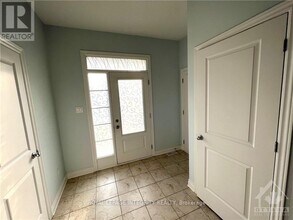 156 Westover Cres in Ottawa, ON - Building Photo - Building Photo