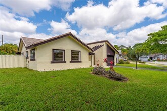 9130 SW 101st Ave in Miami, FL - Building Photo - Building Photo