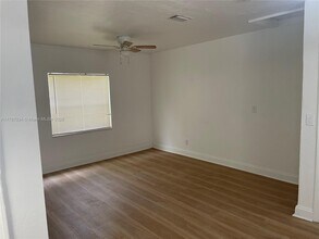 2329 NE 173rd St in North Miami Beach, FL - Building Photo - Building Photo
