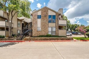 1600 Pecan Chase Cir in Arlington, TX - Building Photo