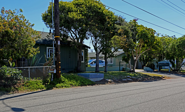 1022-1026 S Tremont St in Oceanside, CA - Foto de edificio - Building Photo