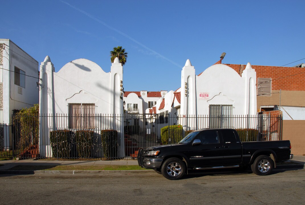 1037 S New Hampshire Ave in Los Angeles, CA - Building Photo