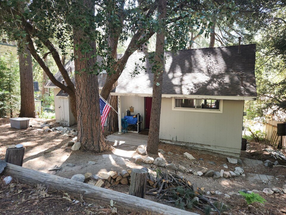 5965 Robin Oak Dr in Angelus Oaks, CA - Building Photo