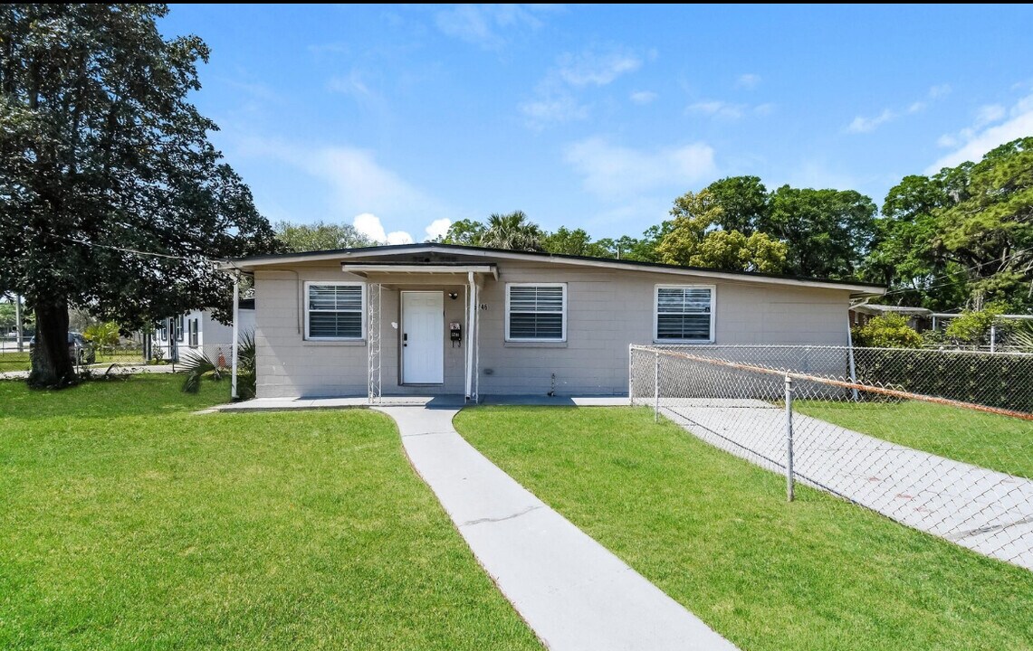 5746 Techwood Dr in Jacksonville, FL - Building Photo