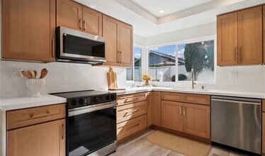 27 New Mdws in Irvine, CA - Building Photo - Building Photo
