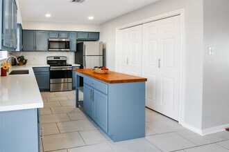 8868 Kempwood Dr in Houston, TX - Building Photo - Building Photo