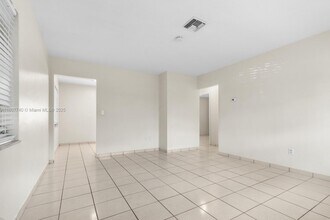 5833 Taylor St in Hollywood, FL - Foto de edificio - Building Photo