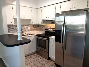 116 Southwest Jefferson Cir N in St. Petersburg, FL - Building Photo - Building Photo