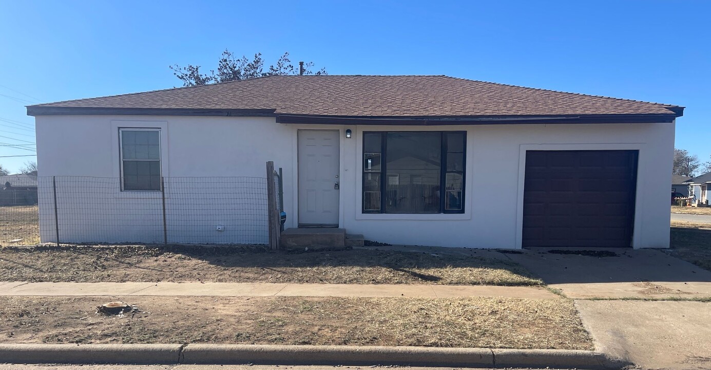 6301 24th St in Lubbock, TX - Building Photo