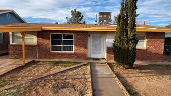 5029 Tetons Dr in El Paso, TX - Building Photo