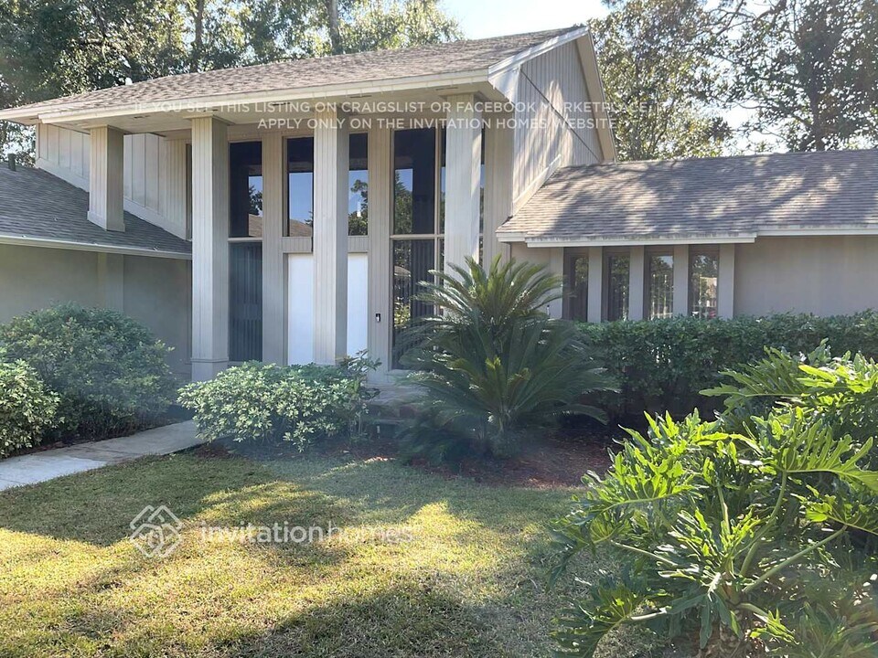 1240 Majestic Oak Dr in Apopka, FL - Foto de edificio