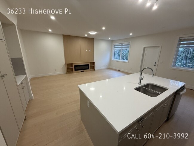 36233 Highgrove Pl in Abbotsford, BC - Building Photo - Building Photo