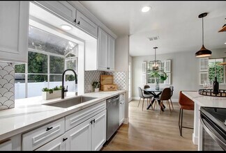 5302 Tendilla Ave in Los Angeles, CA - Building Photo - Building Photo