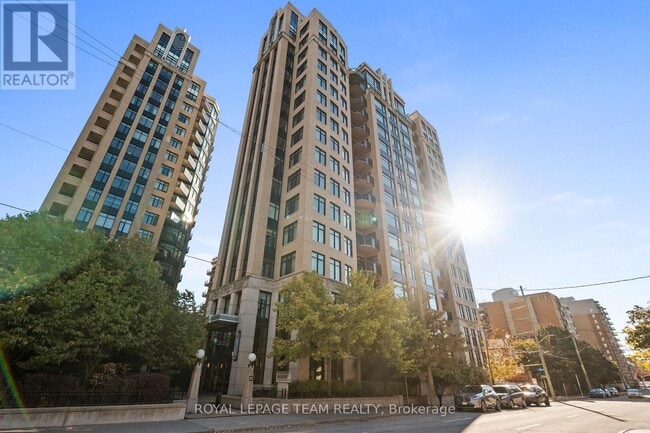 245 Kent St in Ottawa, ON - Building Photo - Building Photo