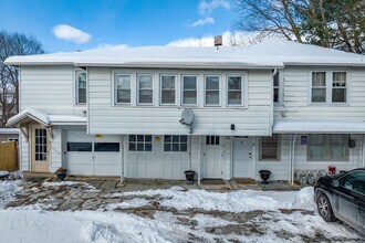 113 Clark St in Vestal, NY - Foto de edificio - Building Photo