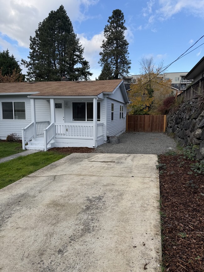 7511 37th St W in University Place, WA - Building Photo - Building Photo