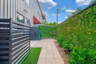 1330 Rosalie St in Houston, TX - Building Photo - Building Photo