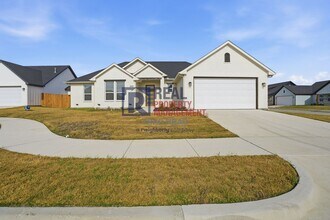 200 High Rdg Ct in Godley, TX - Building Photo - Building Photo