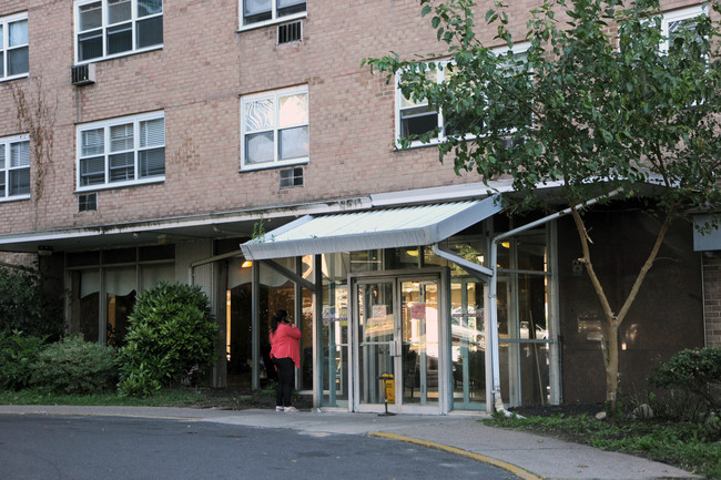 Carteret Arms Apartment in Trenton, NJ - Foto de edificio - Building Photo