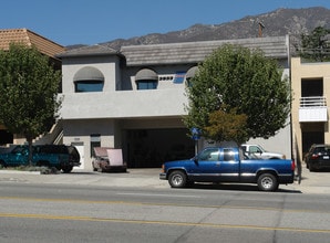 3933 Foothill Blvd in Glendale, CA - Building Photo - Building Photo