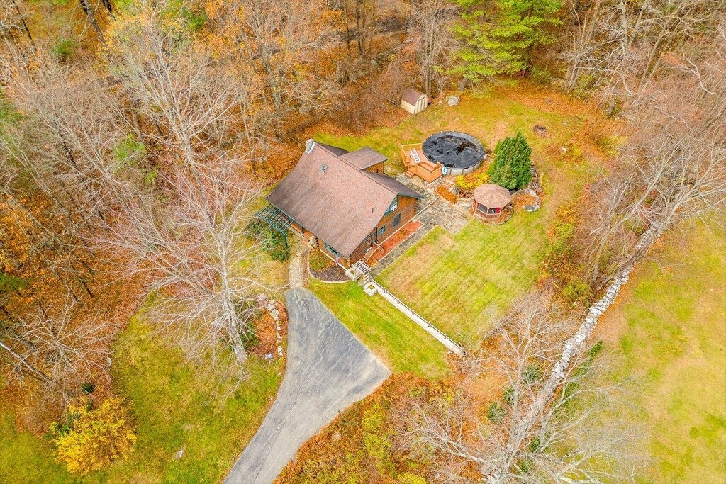 404 Rawson St in Leicester, MA - Building Photo